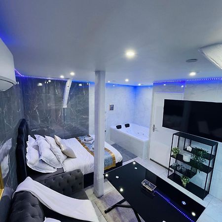 Room & Jacuzzi - Stade De France Saint-Denis  Dış mekan fotoğraf
