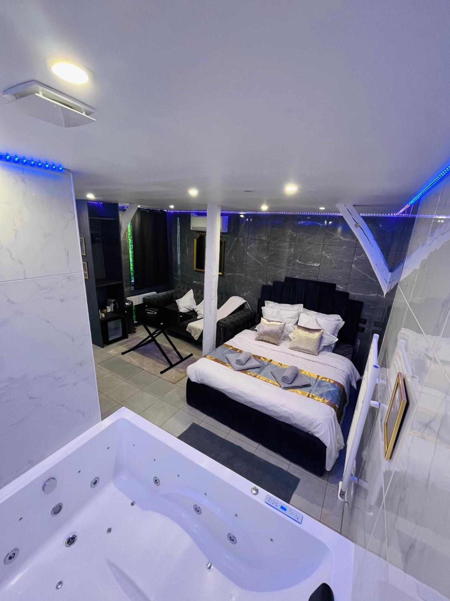 Room & Jacuzzi - Stade De France Saint-Denis  Dış mekan fotoğraf
