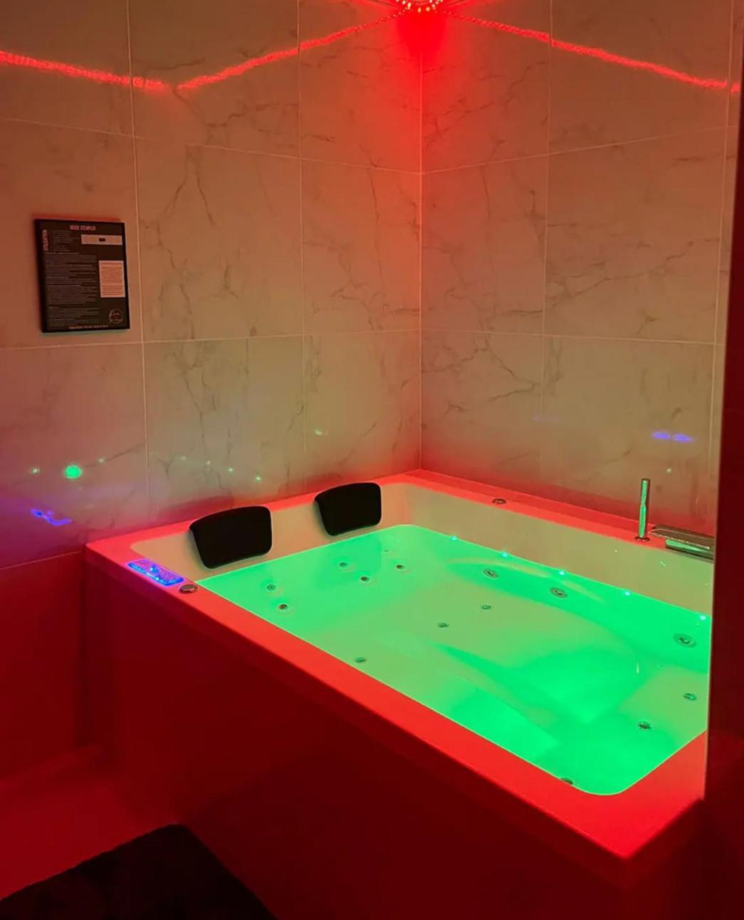 Room & Jacuzzi - Stade De France Saint-Denis  Dış mekan fotoğraf