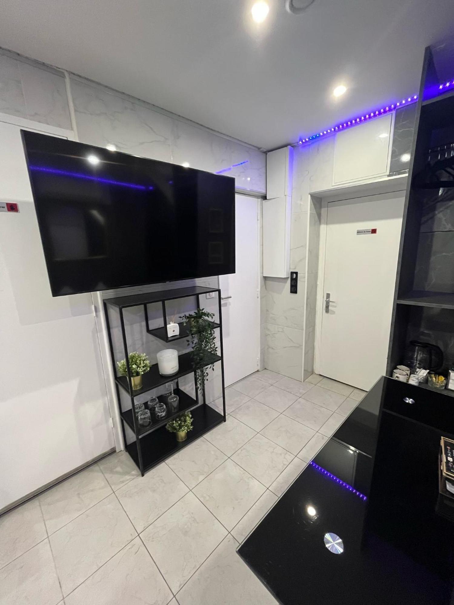 Room & Jacuzzi - Stade De France Saint-Denis  Dış mekan fotoğraf