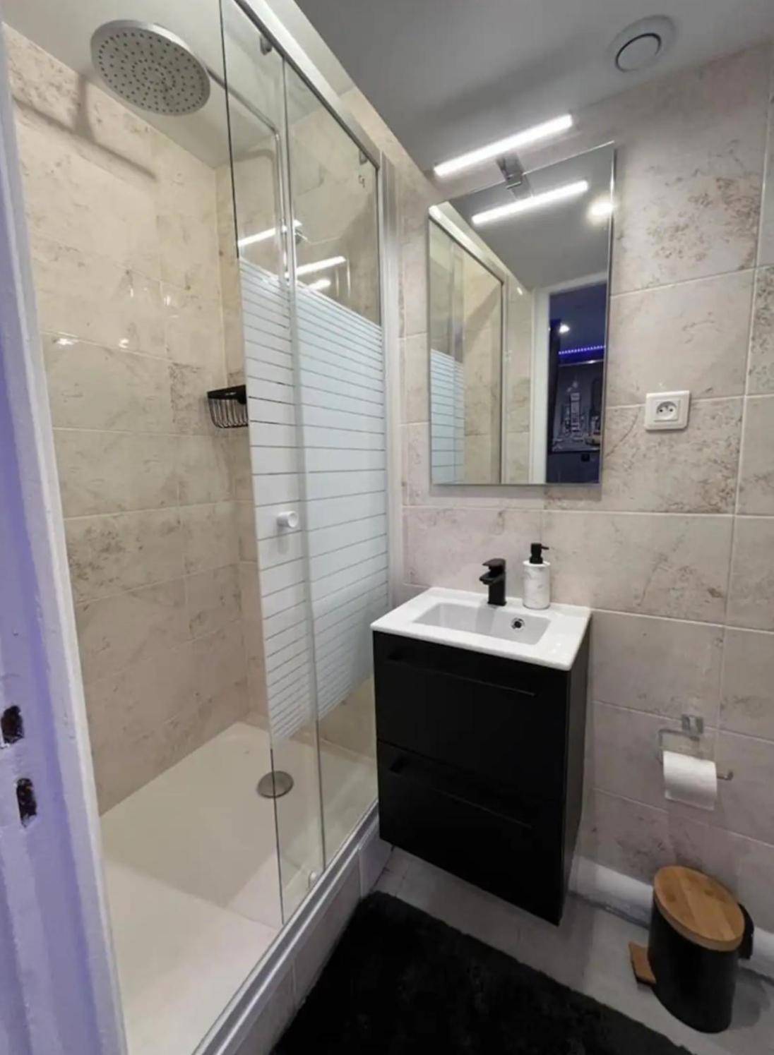 Room & Jacuzzi - Stade De France Saint-Denis  Dış mekan fotoğraf